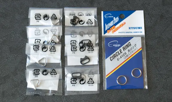 ストラップ取り付け用金具