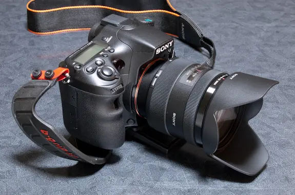 α77 + b-gripハンドストラップ + ネックストラップ